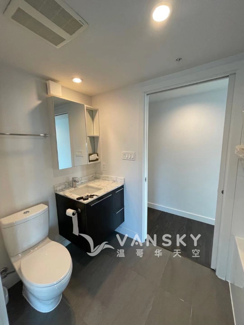 260730002240_suit 2 bathroom1.jpg